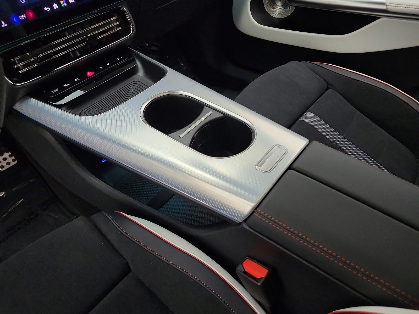 New 2027 Polar White Mercedes-Benz CLA 220 Hybrid FWD image 10