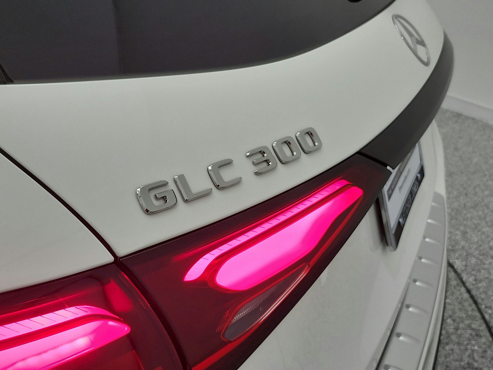 Certified Used 2025 Polar White Mercedes-Benz GLC 300 SUV image 32