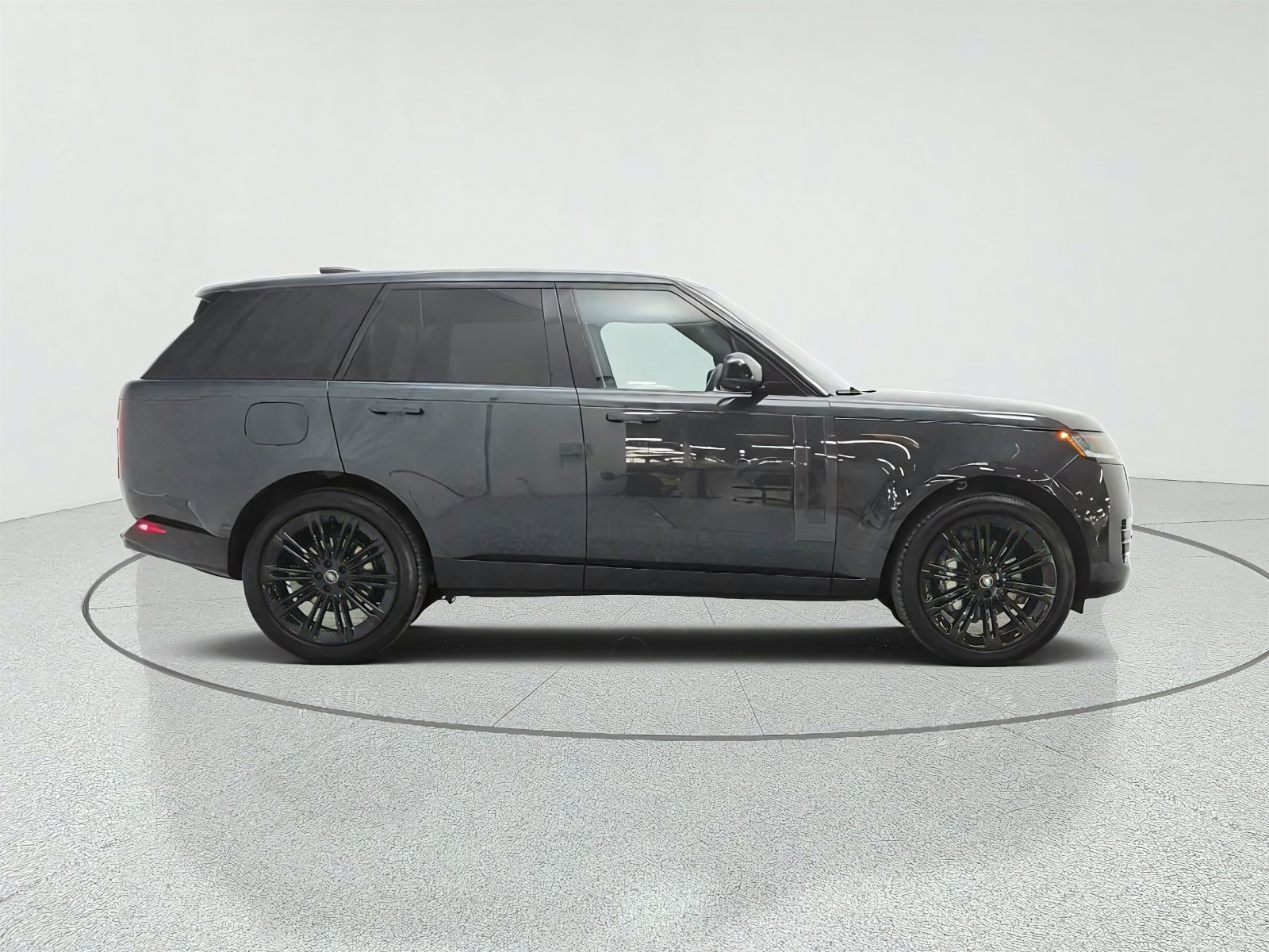 Used 2025 Belgravia Green Metallic Land Rover P400 SE SWB image 4