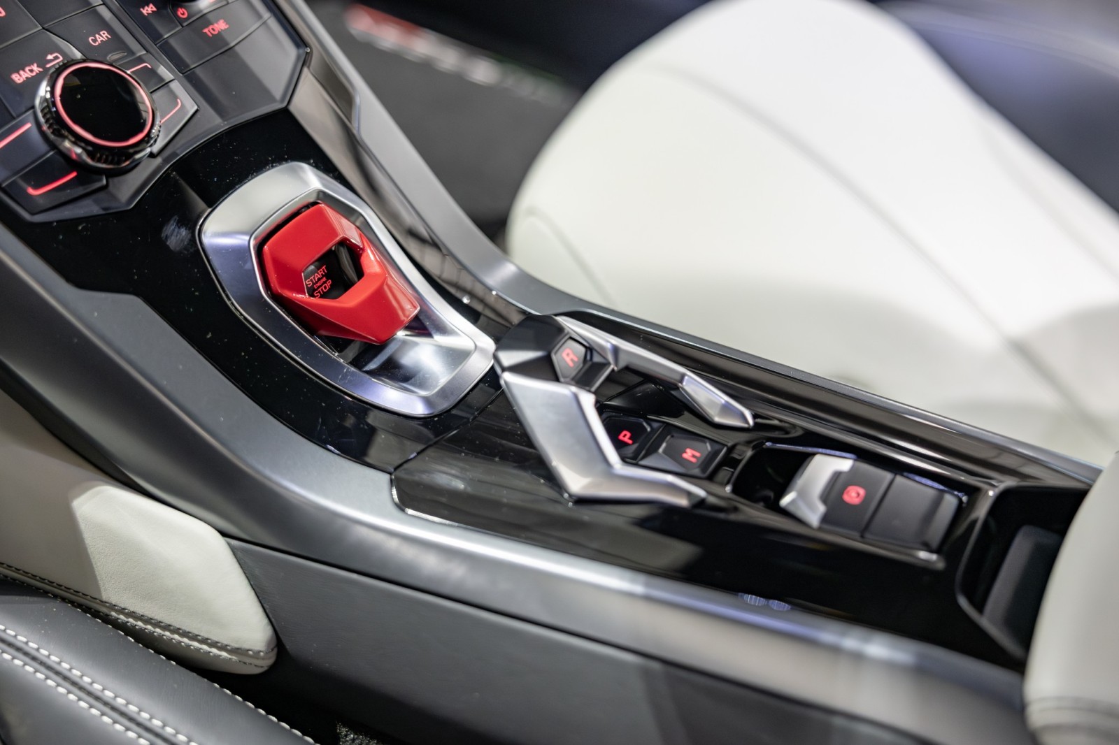 Used Car 2015 Lamborghini Huracan  Lp 610-4 - Transparent Engine Bonnet - Front Lift - Carbon Ceramic Brakes For Sale Under $240,000 In Boerne, Texas