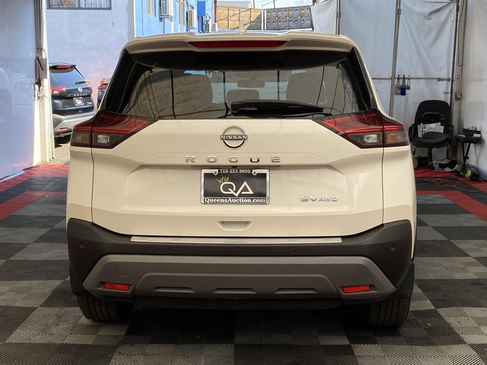 View vehicle photo 5