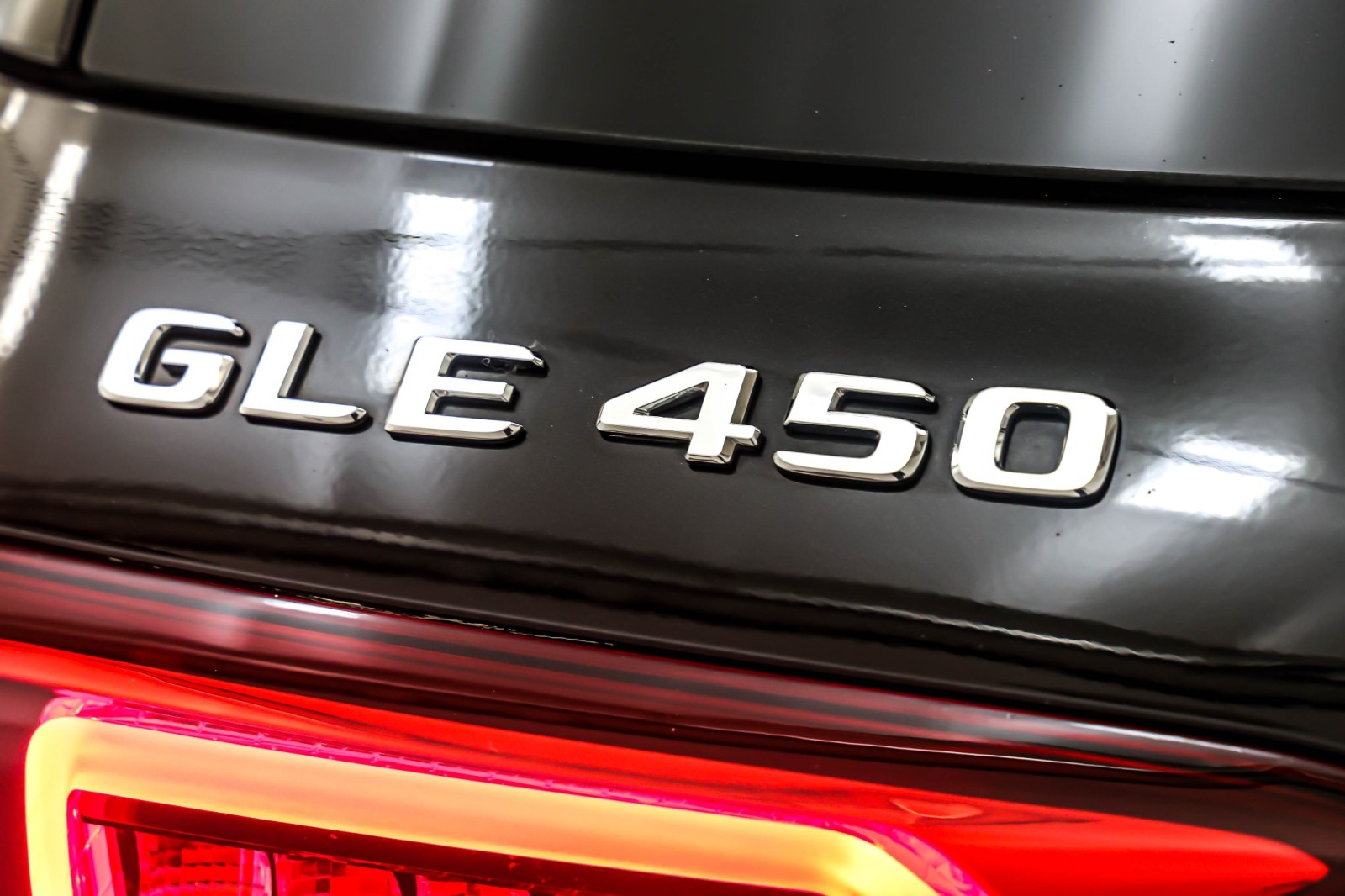 Certified Used 2022 Obsidian Black Metallic Mercedes-Benz GLE 450 4MATIC® SUV image 9