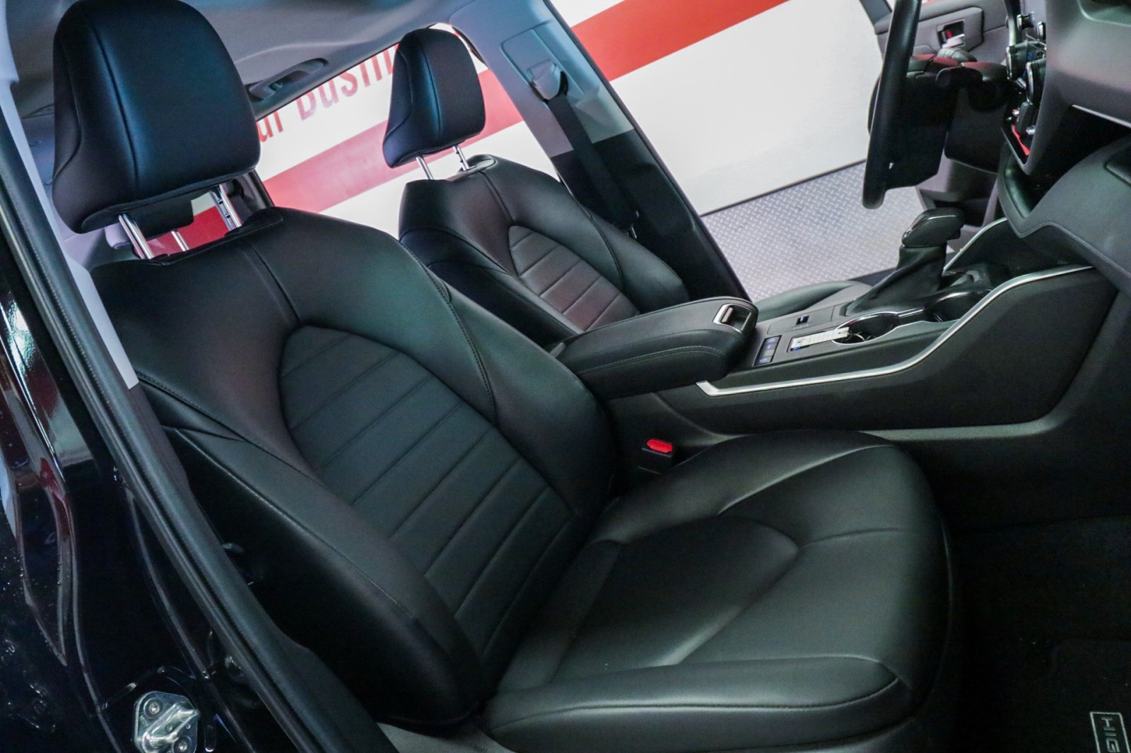 Used Car 2022 Toyota Highlander  Xle For Sale Under $35,000 In Austin, Texas