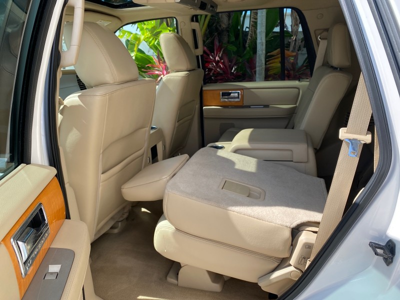 2010 Lincoln Navigator 4WD SUNROOF LOW MILES 31,209 in , 