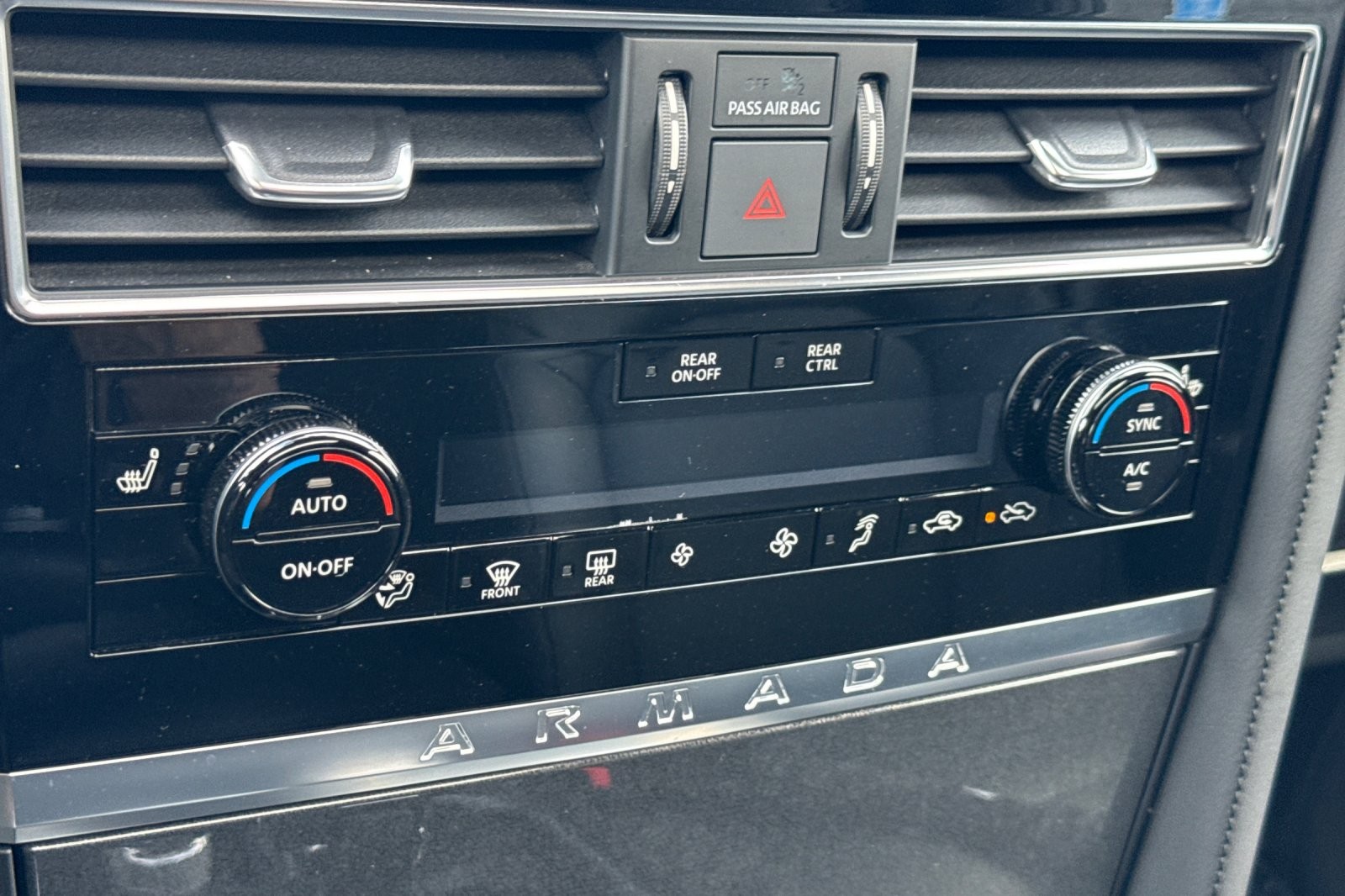 Used 2022 WHITE Nissan 4x4 SL image 21