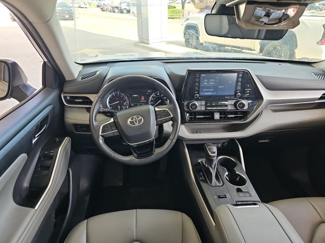 2021 Toyota Highlander XLE 18