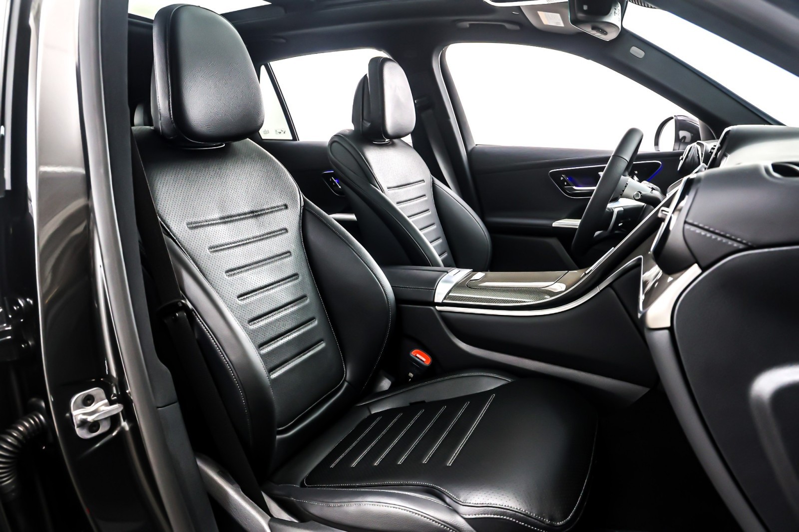 New 2026 Graphite Grey Metallic Mercedes-Benz GLC 300 SUV image 7