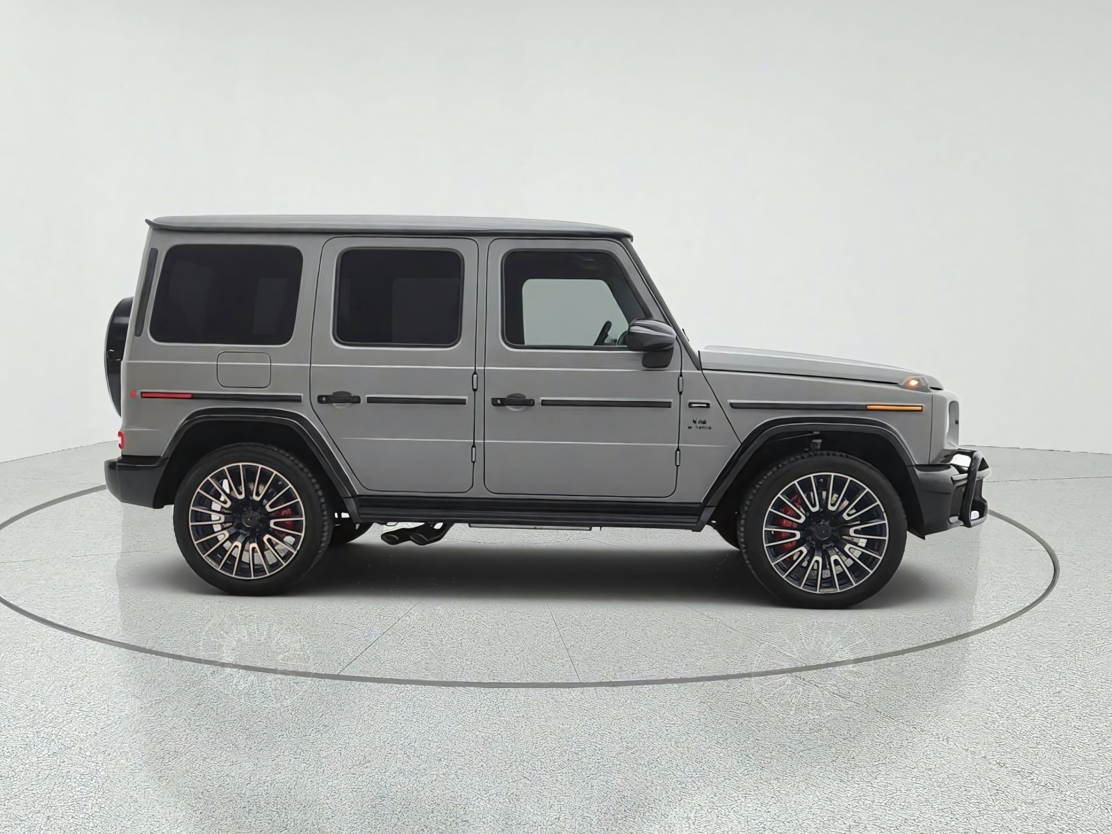 New 2027 MANUFAKTUR Arabian Grey Mercedes-Benz AMG® G 63 SUV image 4