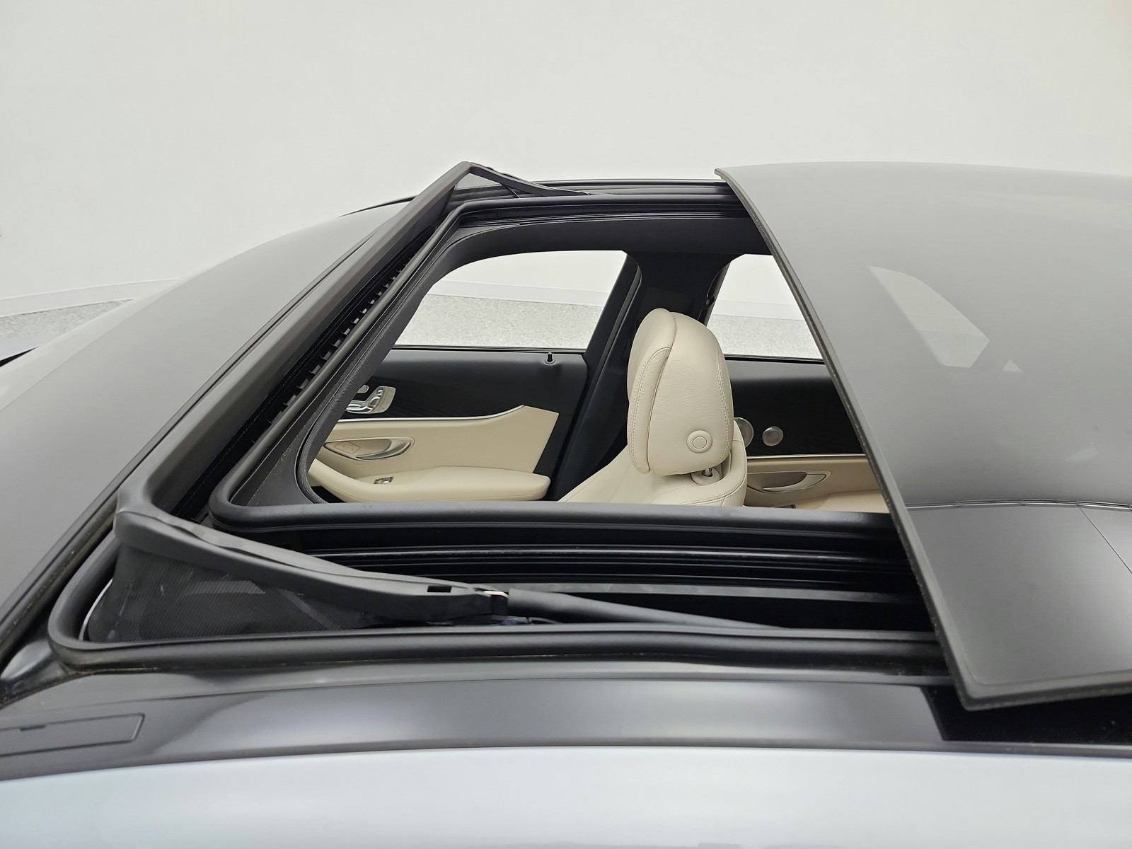 Used 2018 Diamond Silver Metallic Mercedes-Benz E 300 RWD Sedan image 11