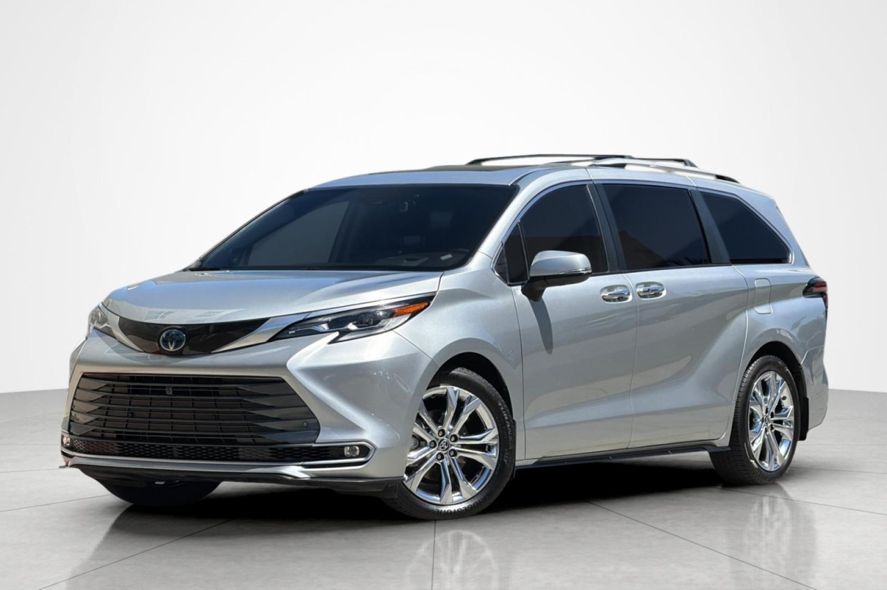 2023 Toyota Sienna Platinum