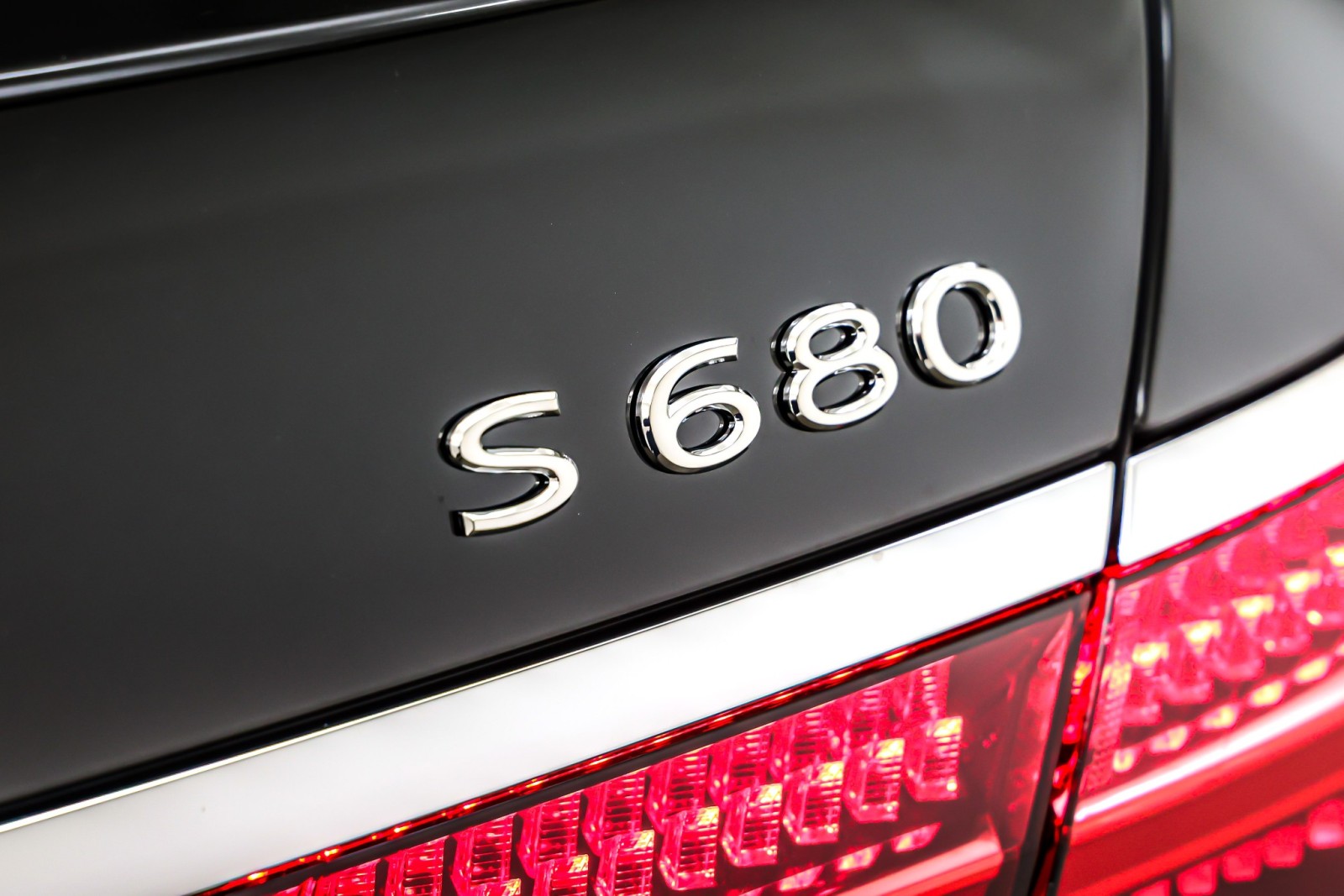 New 2026 Obsidian Black Metallic Mercedes-Benz Maybach S 680 image 9