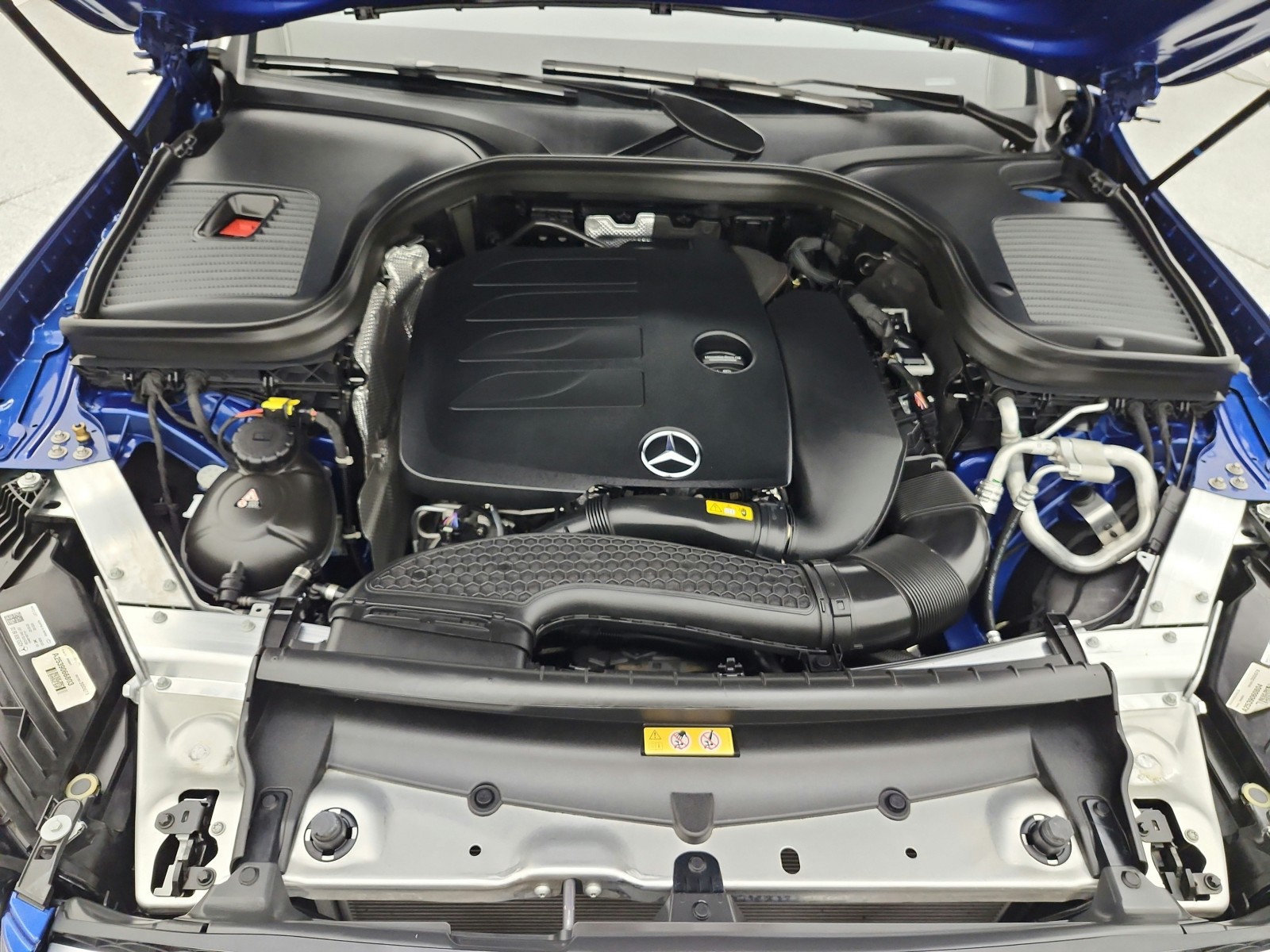 Used 2022 Starling Blue Metallic Mercedes-Benz GLC 300 SUV image 17