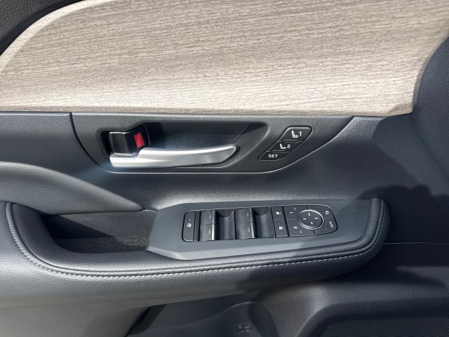 ToyotaGrand Highlander33