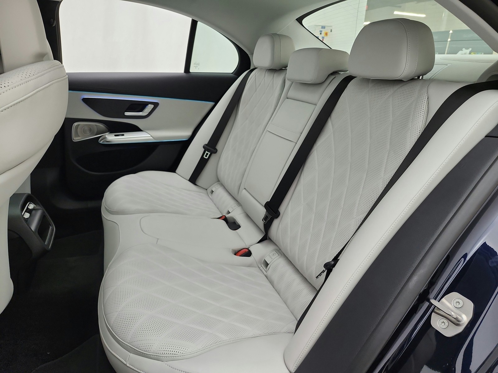 New 2027 Nautical Blue Metallic Mercedes-Benz E 450 4MATIC® Sedan image 11