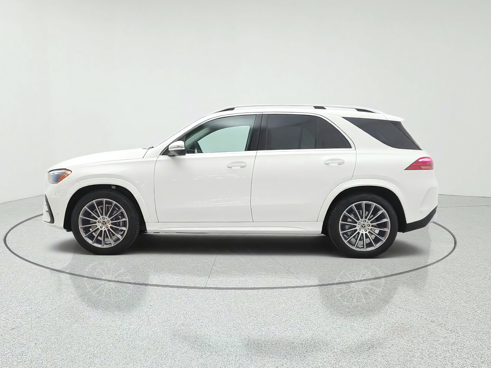 New 2026 Polar White Mercedes-Benz GLE 350 4MATIC® SUV image 8