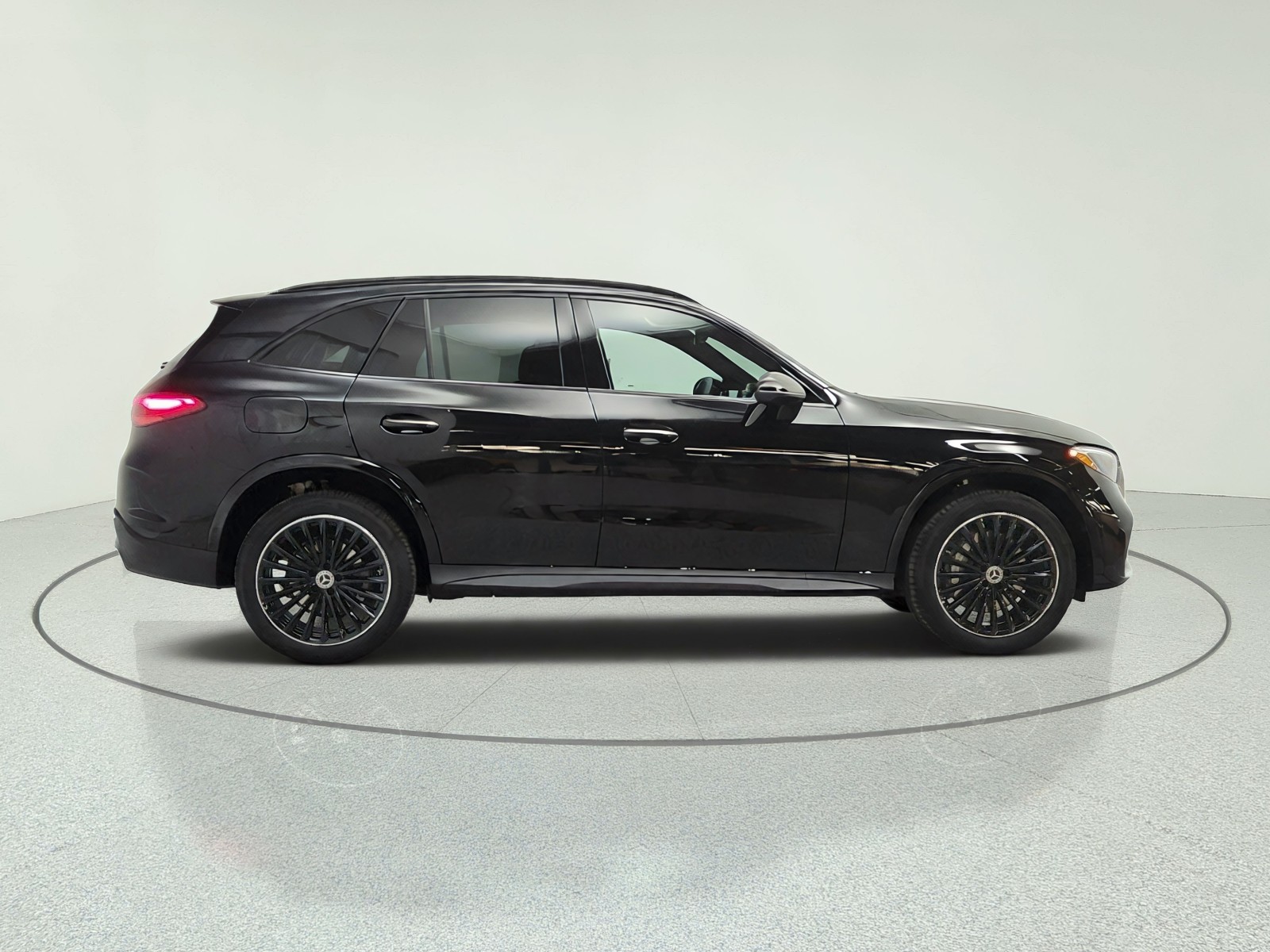 New 2027 Obsidian Black Metallic Mercedes-Benz GLC 300 SUV image 4