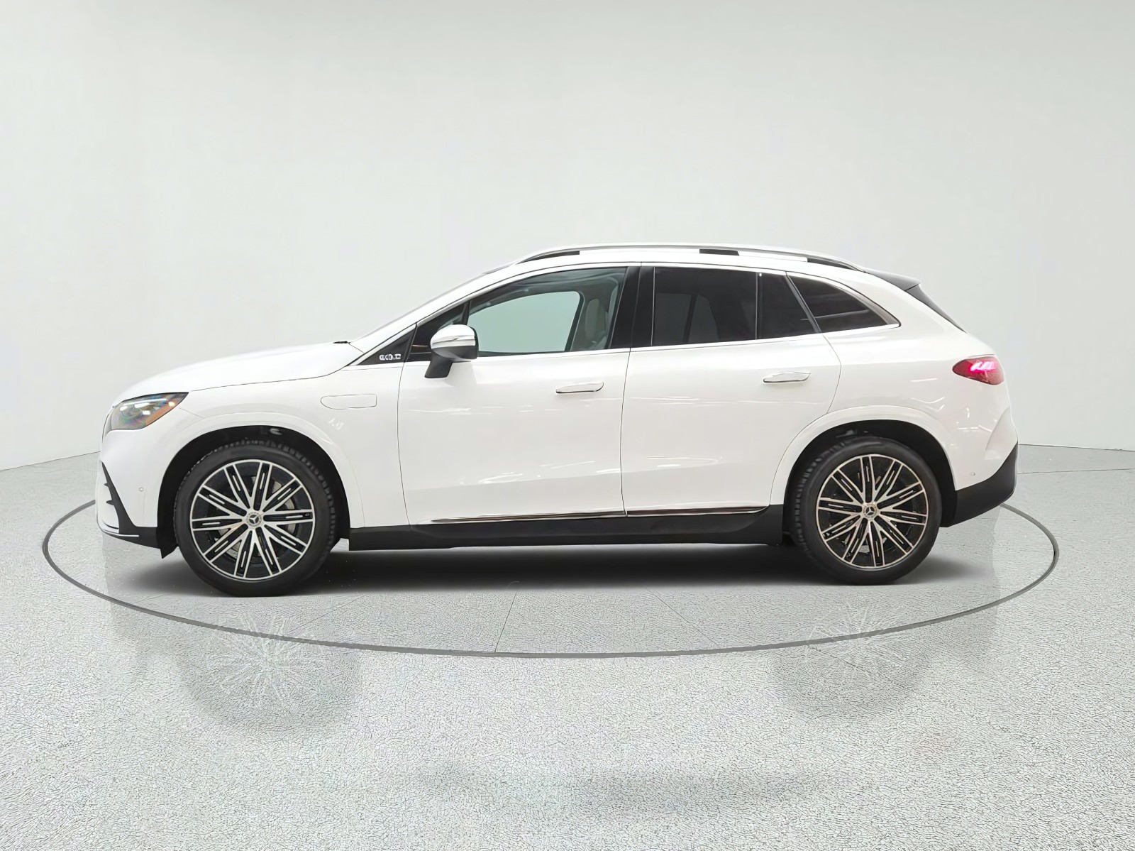 New 2027 Polar White Mercedes-Benz EQE 320+ SUV image 8