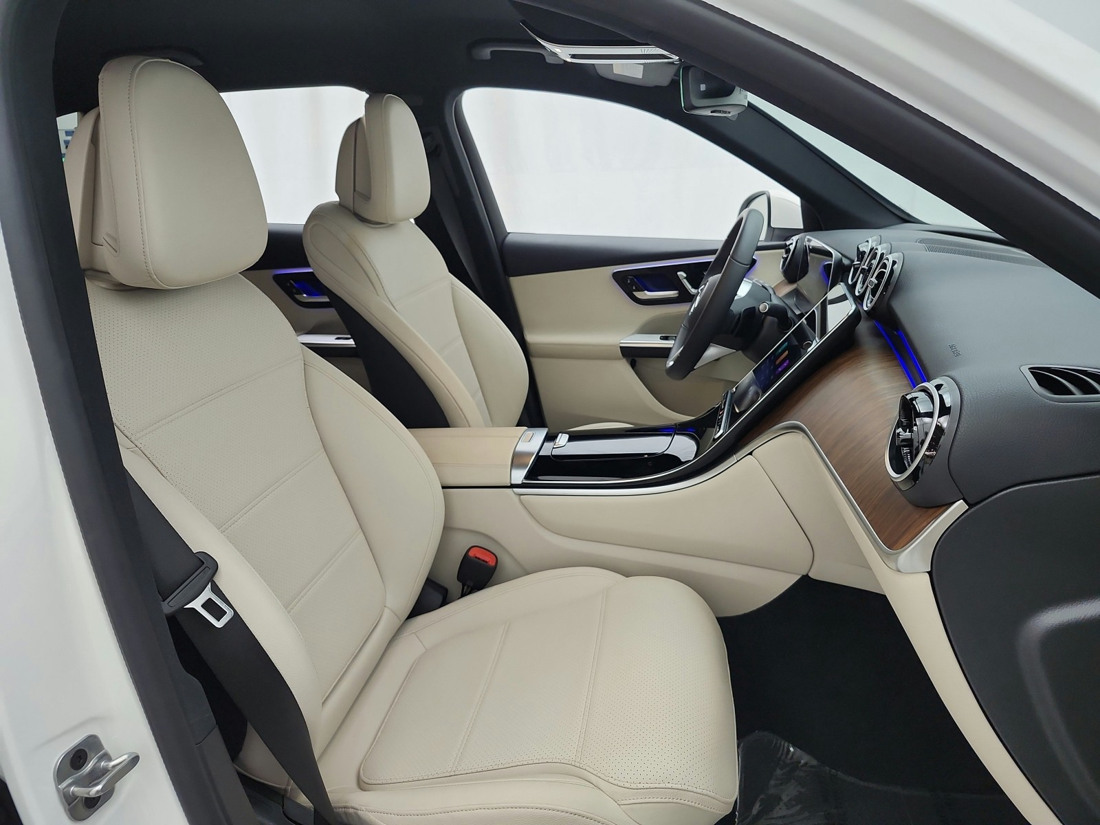 Certified Used 2026 Polar White Mercedes-Benz GLC 300 SUV image 18