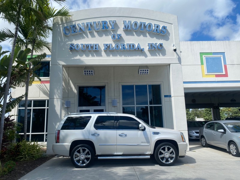 2013 Cadillac Escalade Luxury 1 OWNER LOW MILES 70,251 in ,