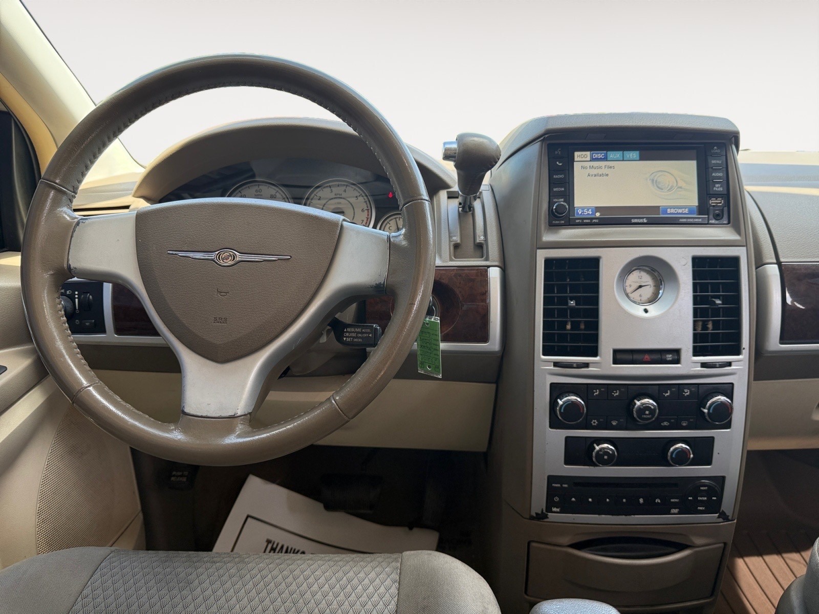 2010 Chrysler Town & Country #2