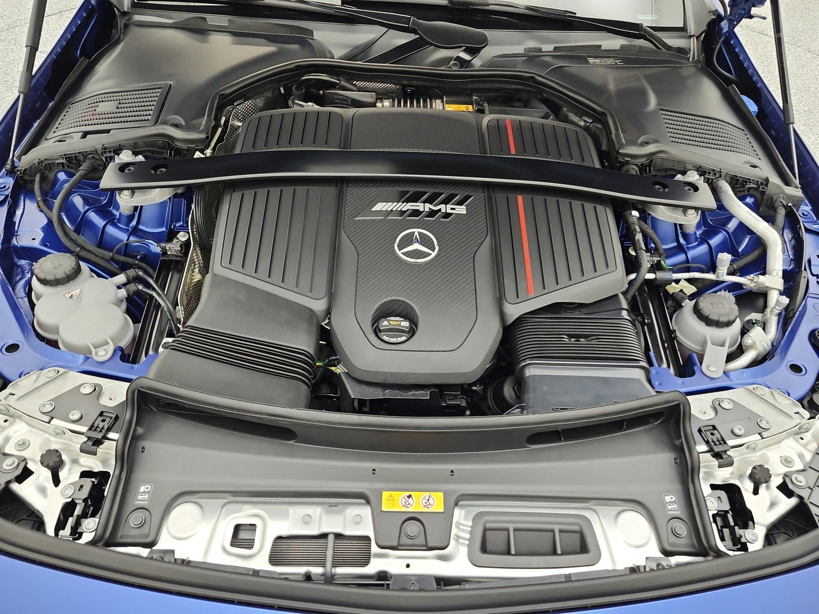 New 2026 MANUFAKTUR Starling Blue Magno Mercedes-Benz AMG® CLE 53 image 12