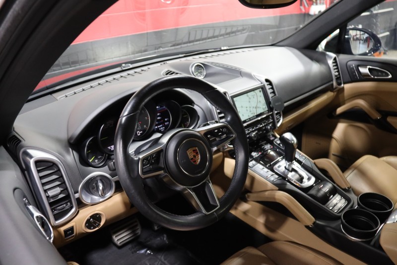 2016 Porsche Cayenne S E-Hybrid 4dr Suv in ,