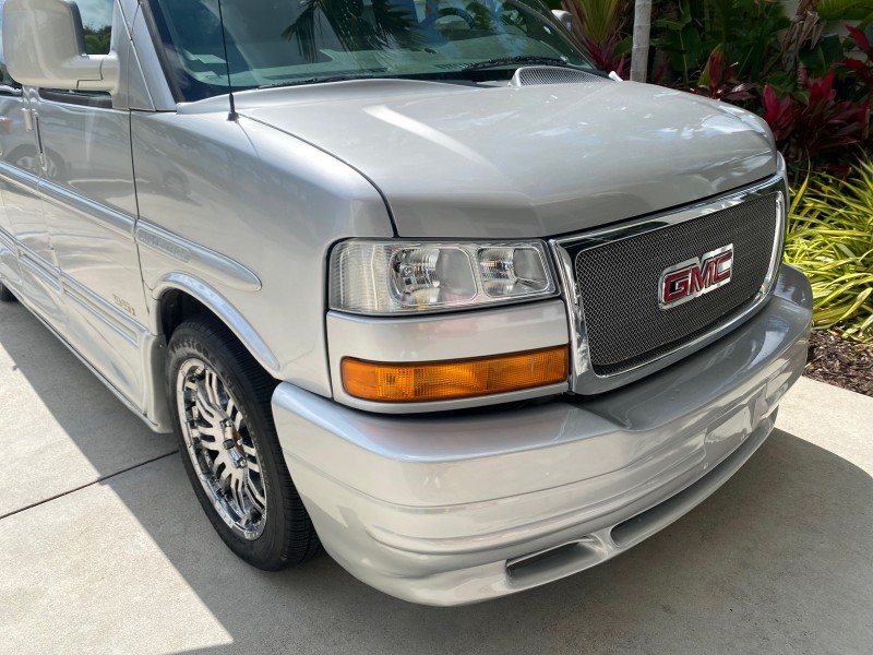 2013 GMC SAVANA HI TOP CONVERSION HANDICAP LIFT LOW MILES 24,857 in , 