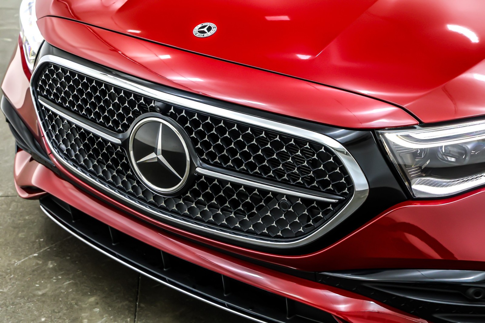 New 2026 MANUFAKTUR Patagonia Red Mercedes-Benz E 450 image 13