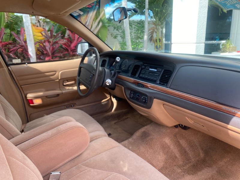 1995 Ford Crown Victoria LOW MILES 43,331 in , 