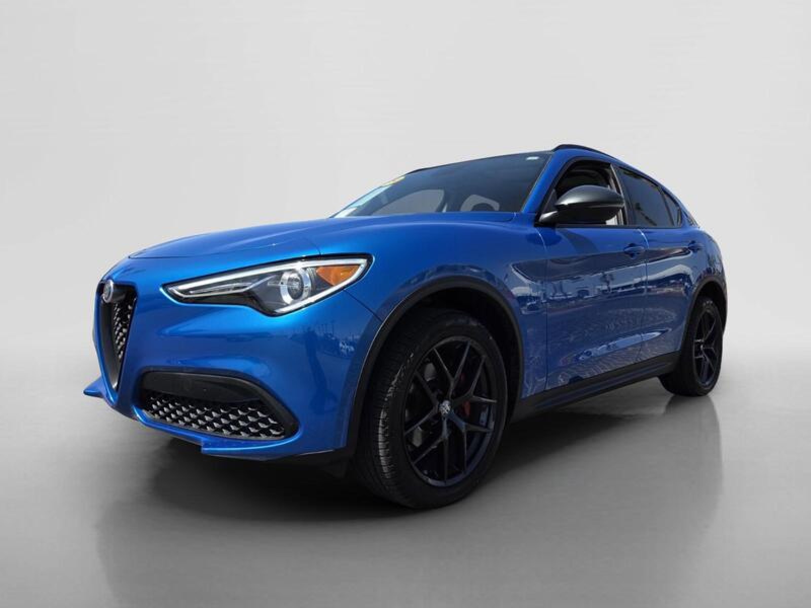 Used 2019 BLUE Alfa Romeo  image 8