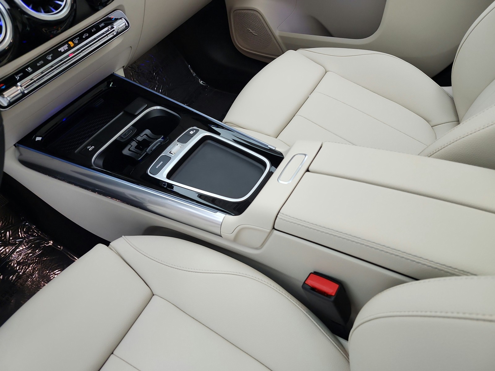 New 2026 Polar White Mercedes-Benz GLA 250 SUV image 10