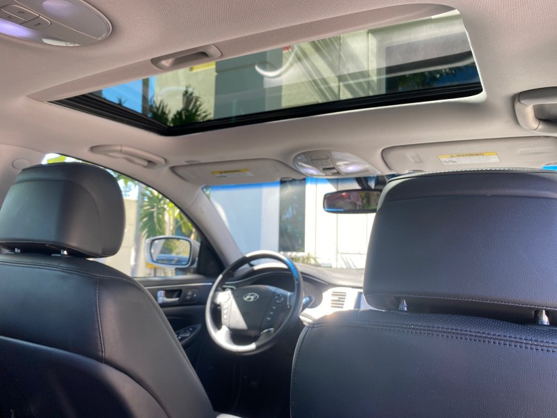 2012 Hyundai Genesis 3.8L SUNROOF PREM PKG in , 