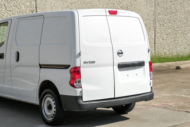 2018 Nissan NV200 Compact Cargo S 17