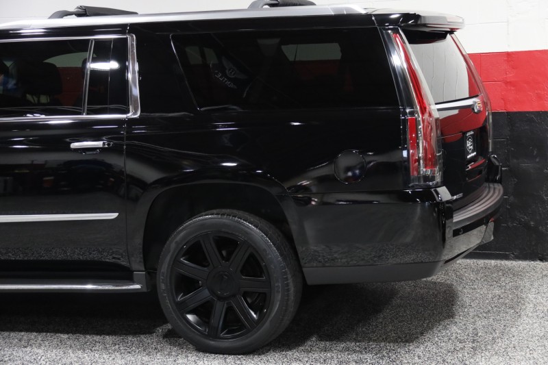 2016 Cadillac Escalade ESV Luxury Collection 4WD 4dr Suv in , 