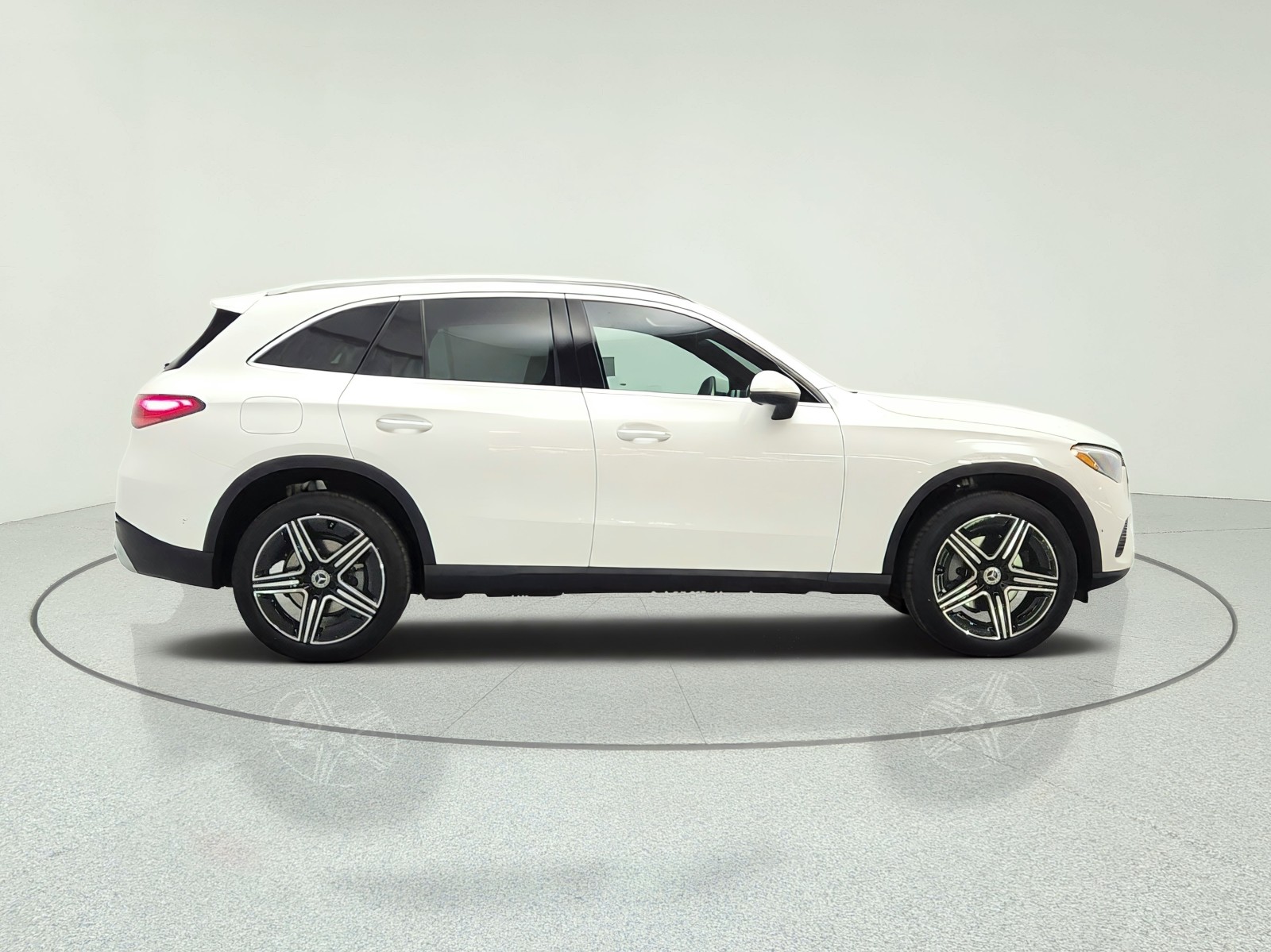 New 2027 Polar White Mercedes-Benz GLC 300 SUV image 4