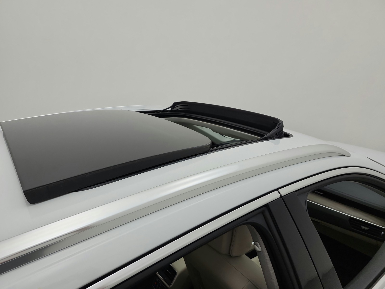 Used 2024 Glacier White Metallic Audi Premium Plus quattro image 17