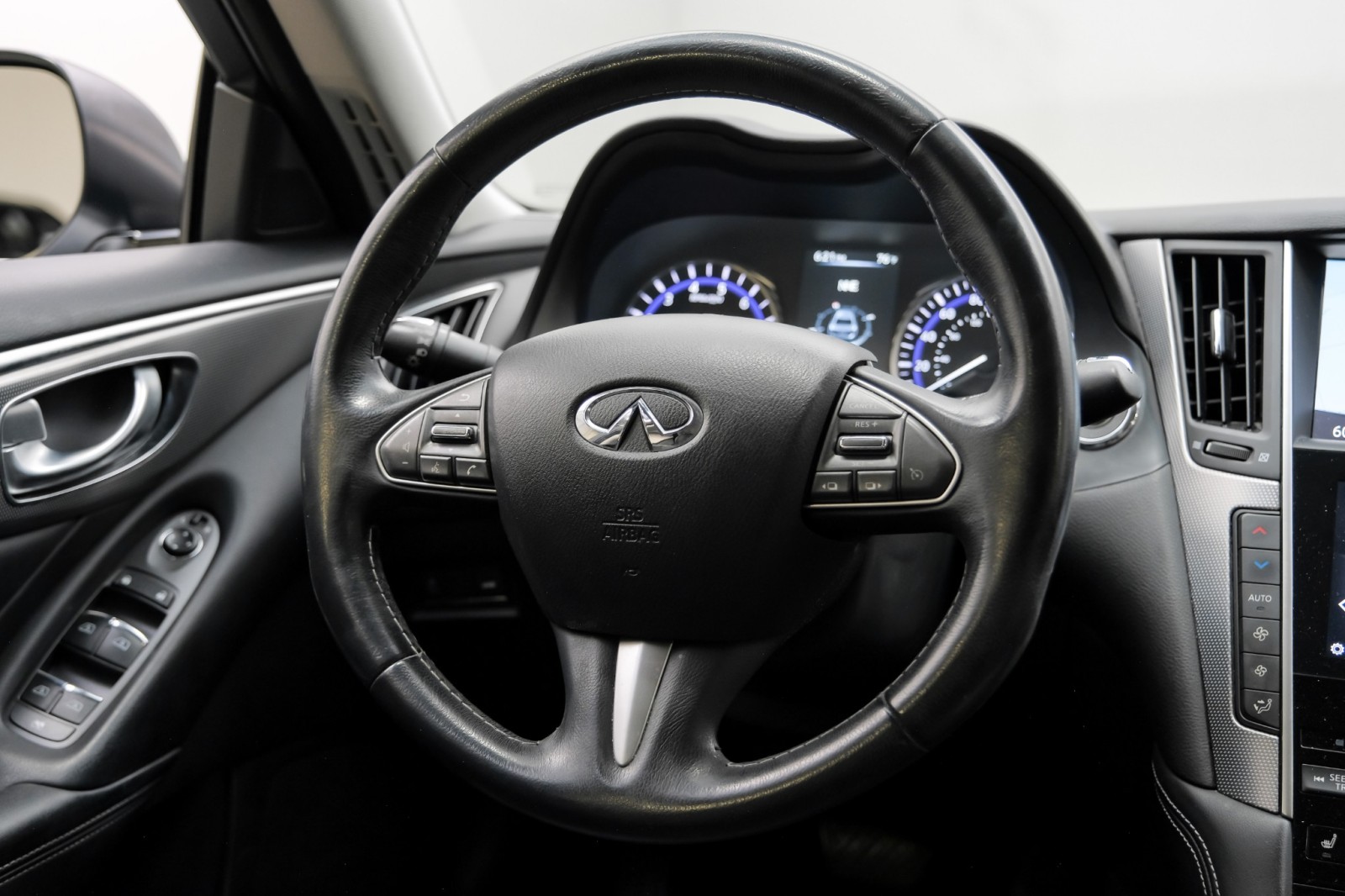 2015 INFINITI Q50 Premium Navigation CargoPkg 18