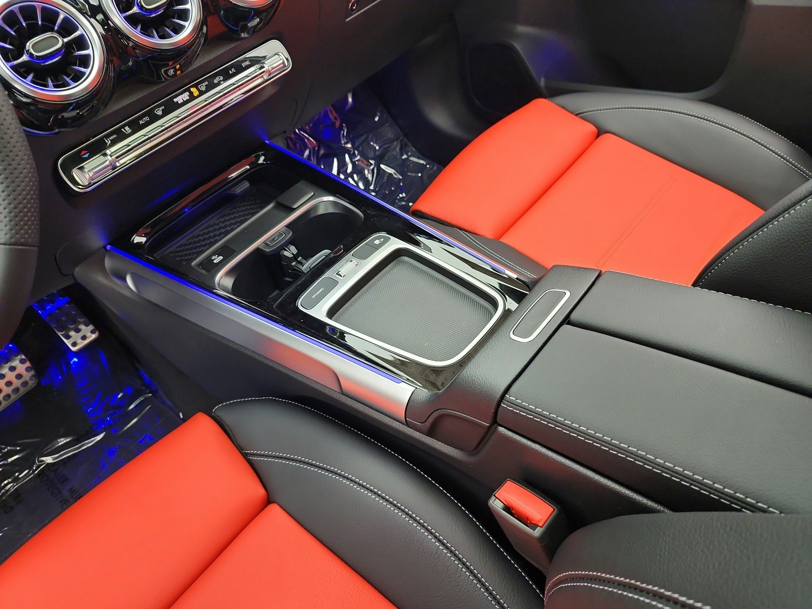 New 2026 Polar White Mercedes-Benz GLB 250 SUV image 10