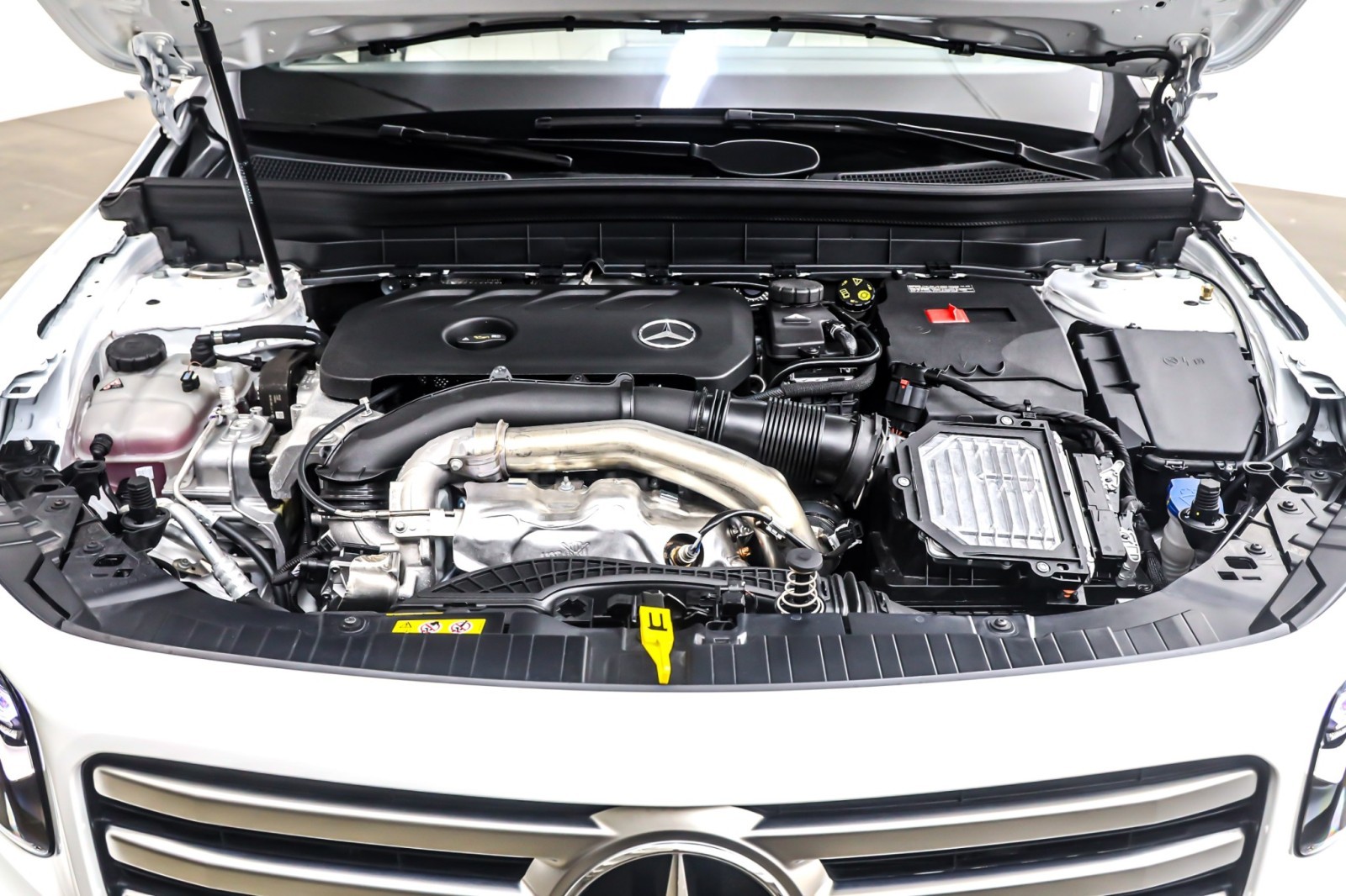 New 2026 Polar White Mercedes-Benz GLB 250 image 11