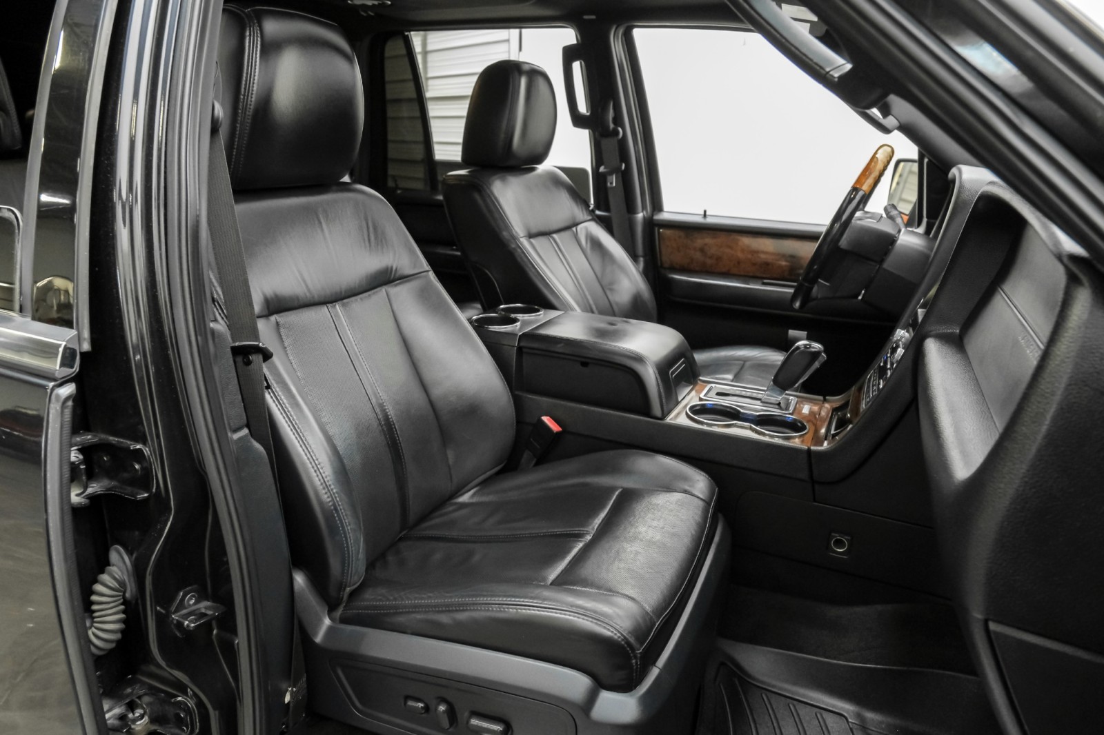 2015 Lincoln Navigator L 4WD 36