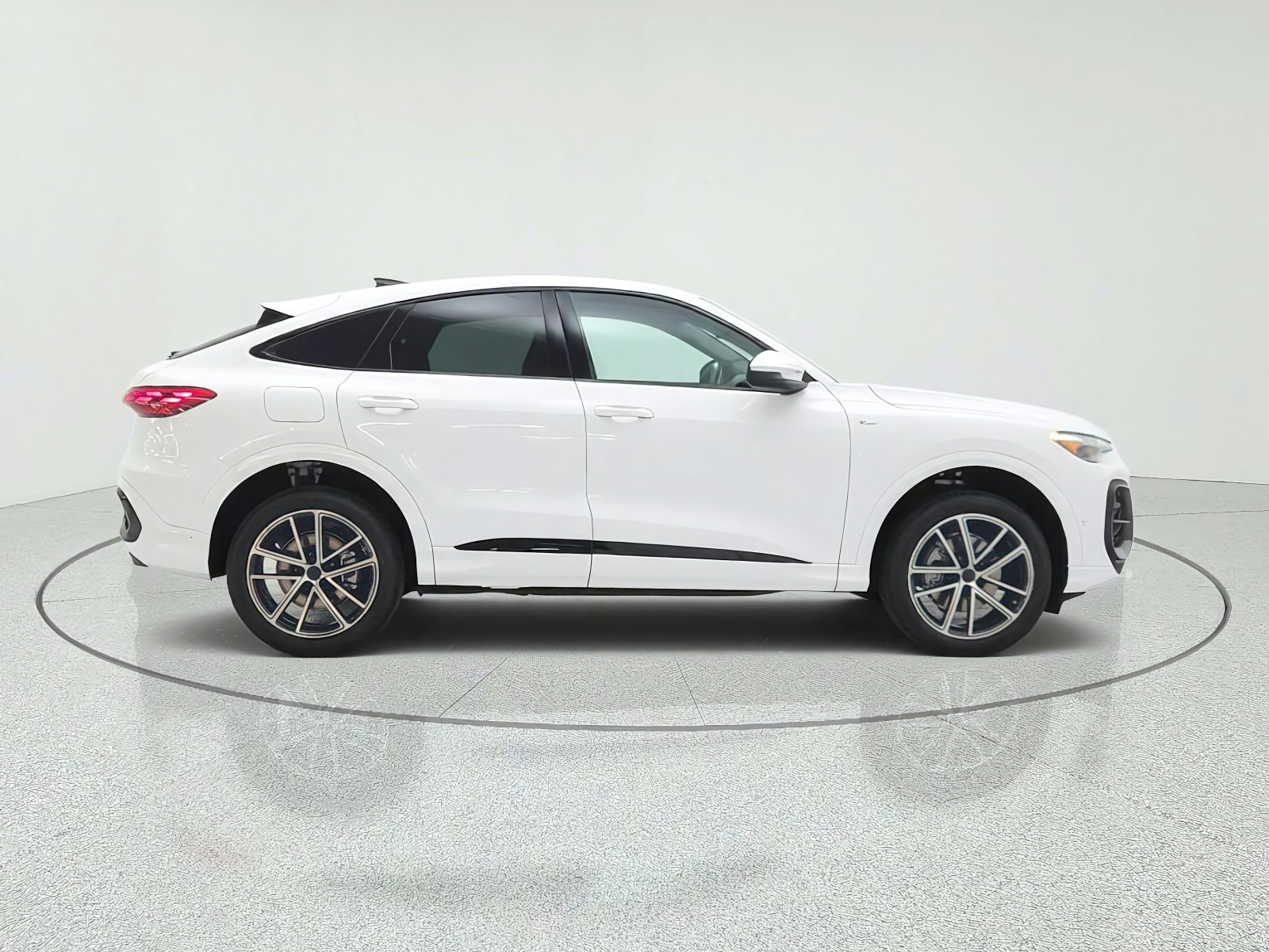 New 2026 Arkona White Audi Premium Plus 2.0 TFSI quattro image 4