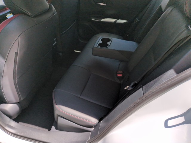 ToyotaPrius Plug-In Hybrid31