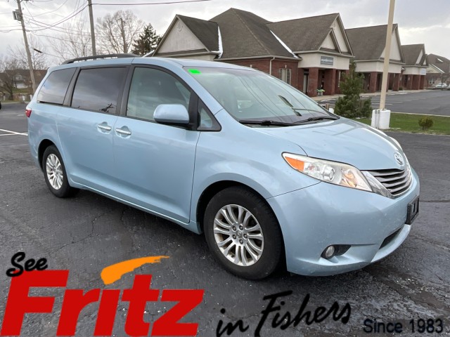 2015 Toyota Sienna XLE 7-Passenger Auto Access Seat