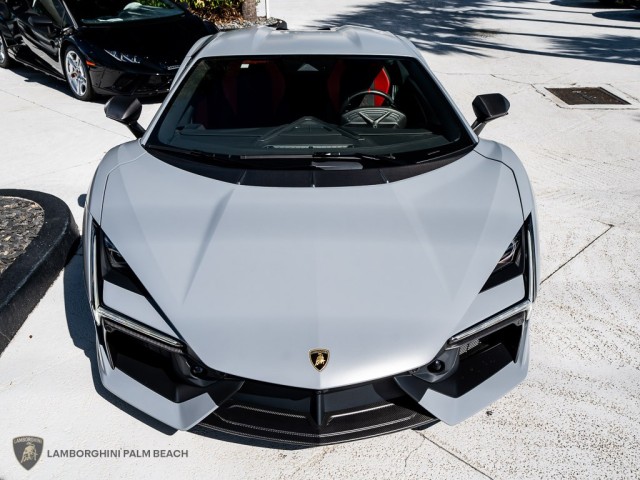 Lamborghini Revuelto