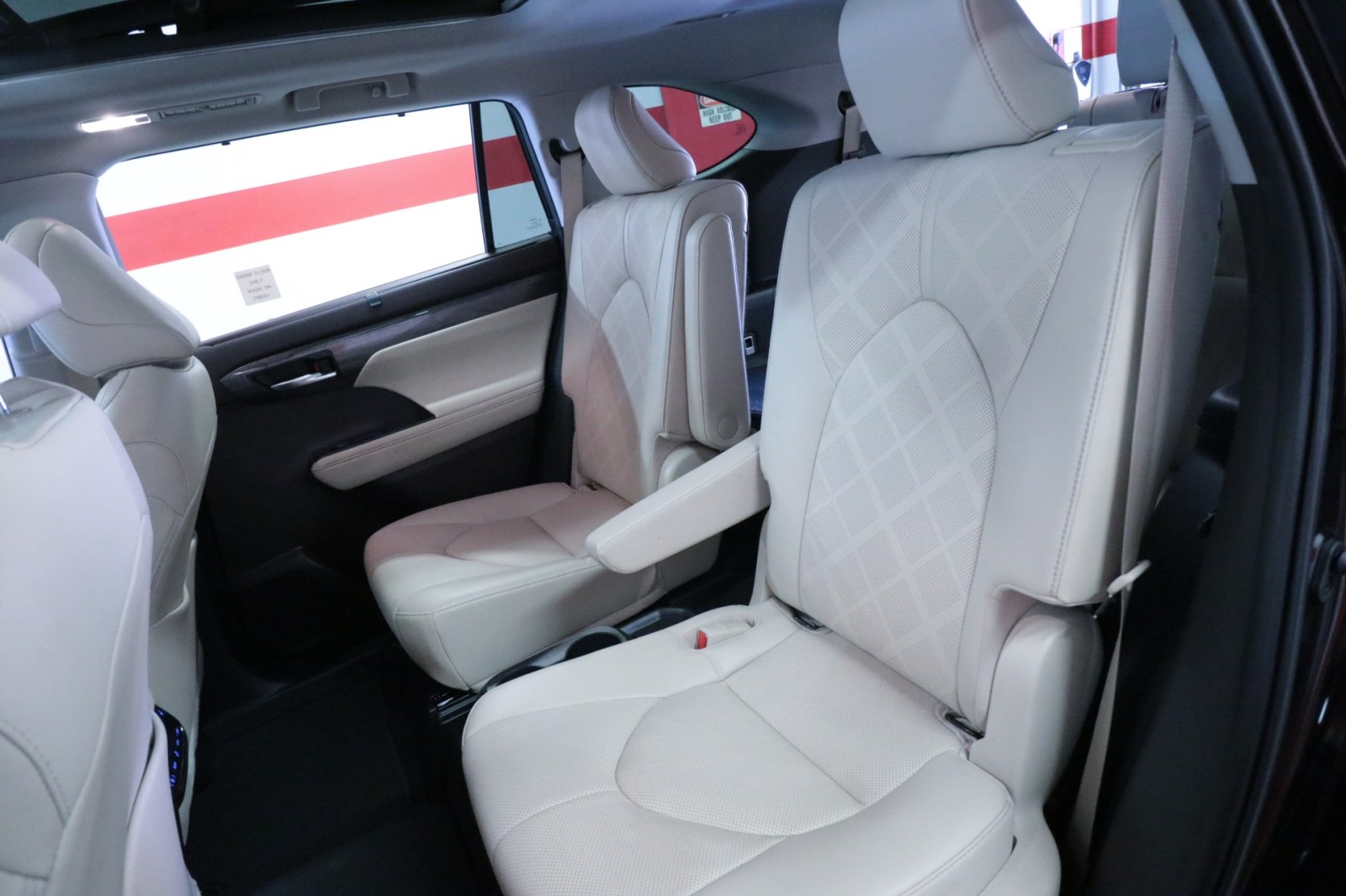 Used Car 2022 Toyota Highlander  Hybrid Platinum For Sale Under $40,000 In Austin, Texas