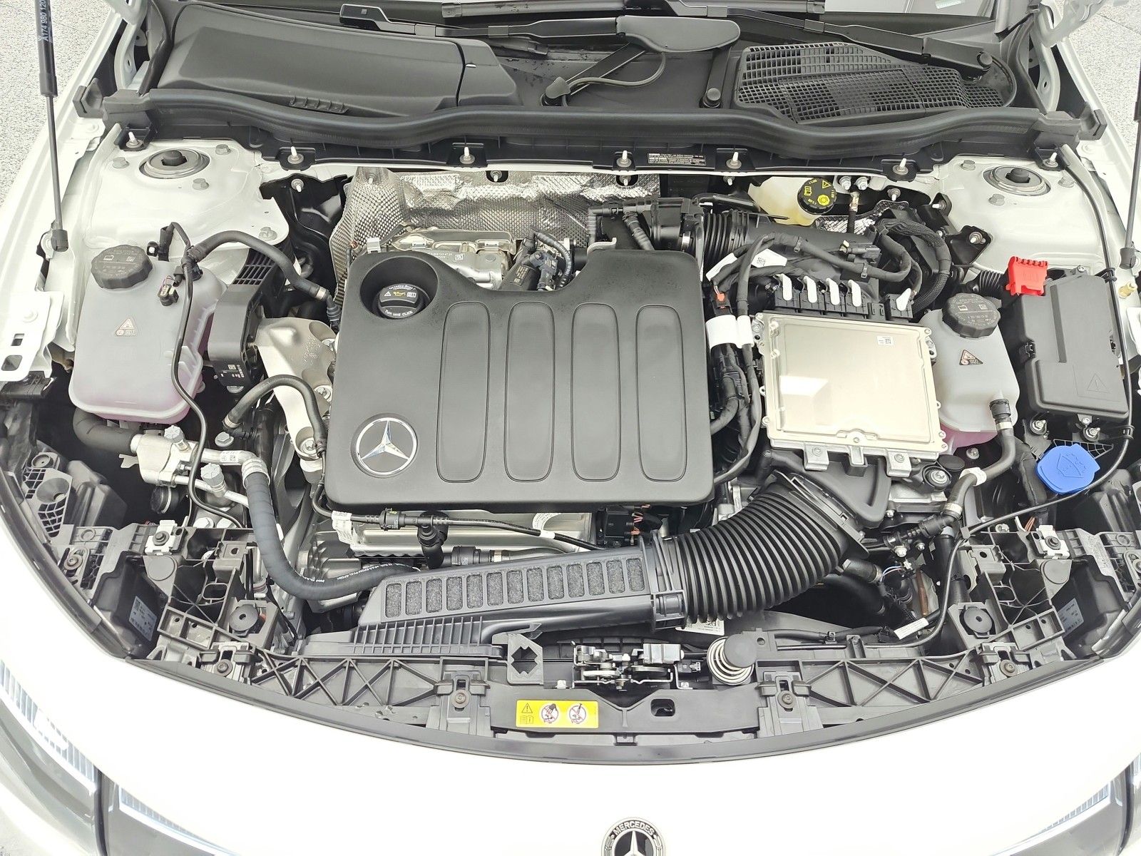 New 2027 Polar White Mercedes-Benz CLA 220 Hybrid FWD image 12