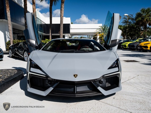 Lamborghini Revuelto