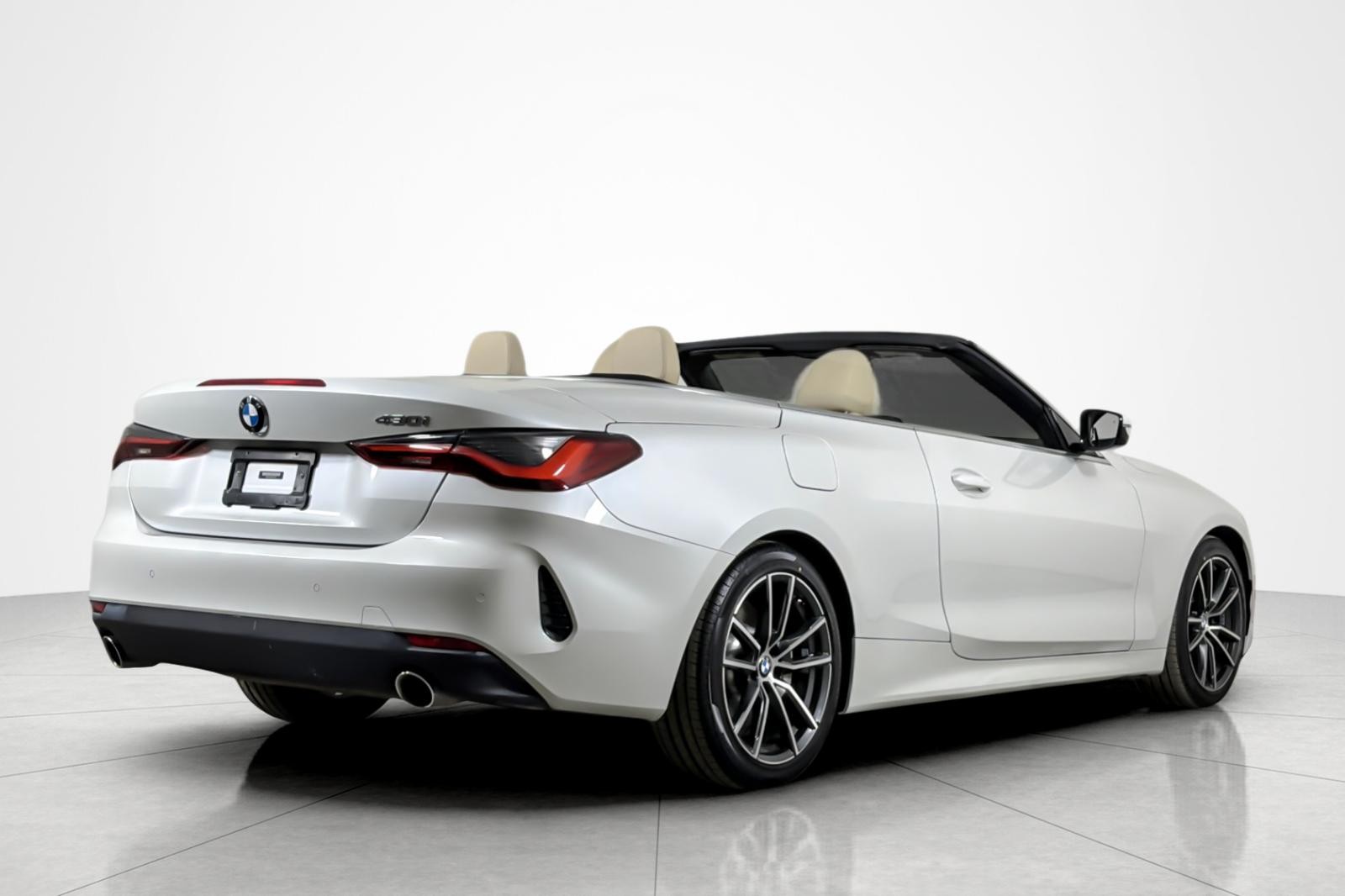 Used 2023 MINERAL WHITE BMW 430i Convertible image 5