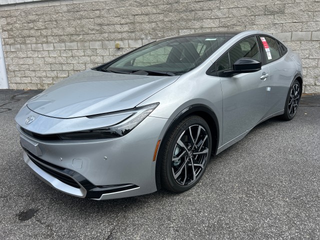 ToyotaPrius Plug-In Hybrid4