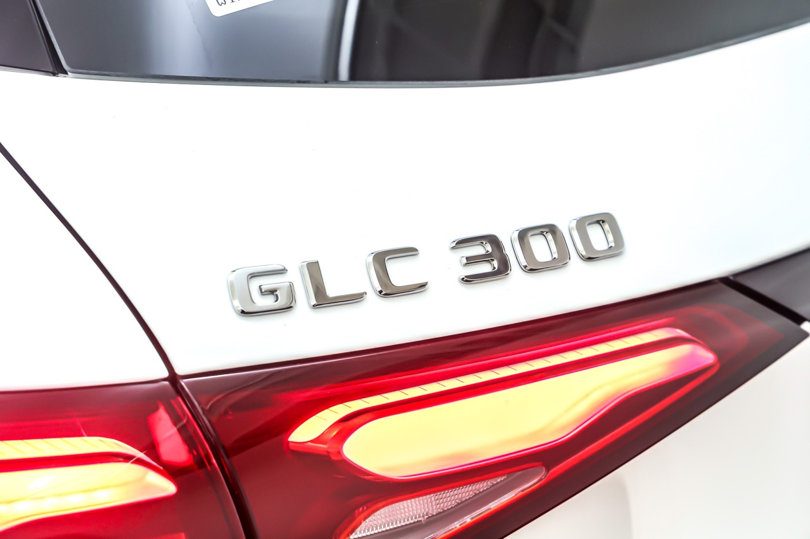 New 2026 Polar White Mercedes-Benz GLC 300 image 9